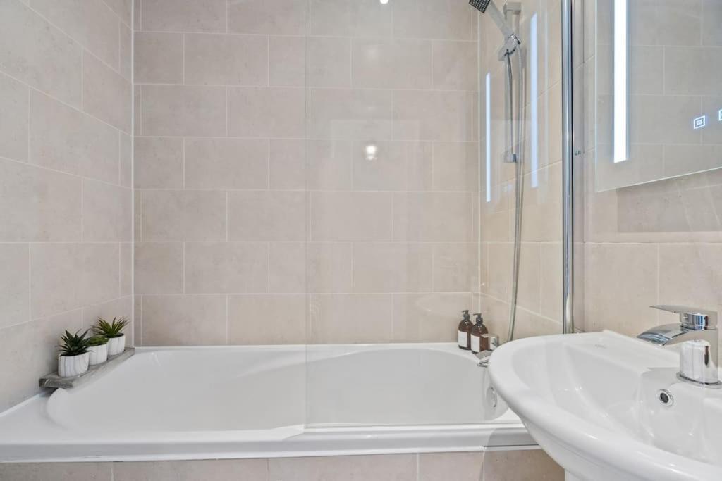 Сasa de vacaciones Charming Sea Haven House, Close To The Marina